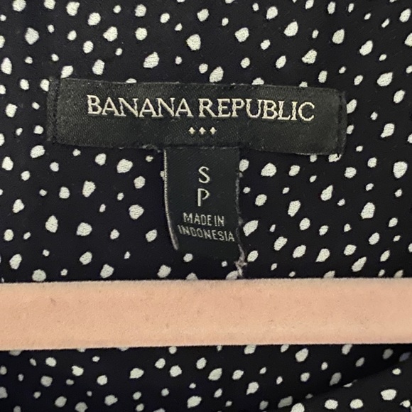 Banana Republic Black and White Blouse 🖤🤍 - Picture 4 of 4